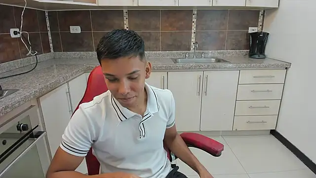 Snapshot of Edwin_Blaz chatting on September 25, 2025, 4:18 am Edwin Blaz online show from September 25, 2025, 4:18 am