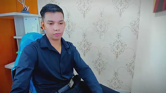 Snapshot of Edwin_Blaz chatting on October 24, 2025, 9:03 pm Edwin Blaz online show from October 24, 2025, 9:03 pm