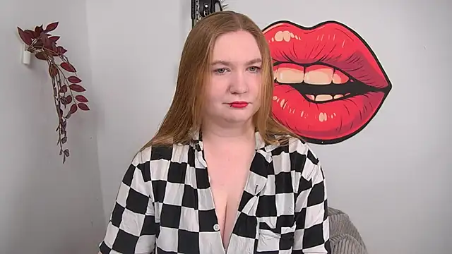 LaraDream online show from April 7, 2026, 1:57 pm