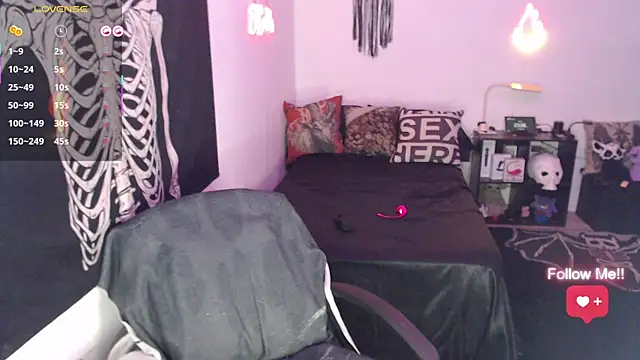 soyelcarlitos  online show from May 16, 2026, 5:06 am