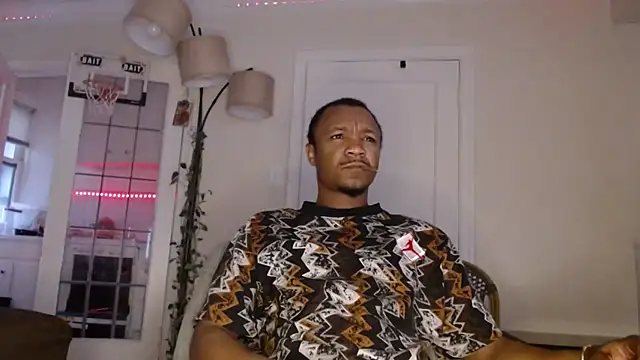 Snapshot of Letgeti chatting on November 25, 2025, 10:32 pm Letgeti online show from November 25, 2025, 10:32 pm